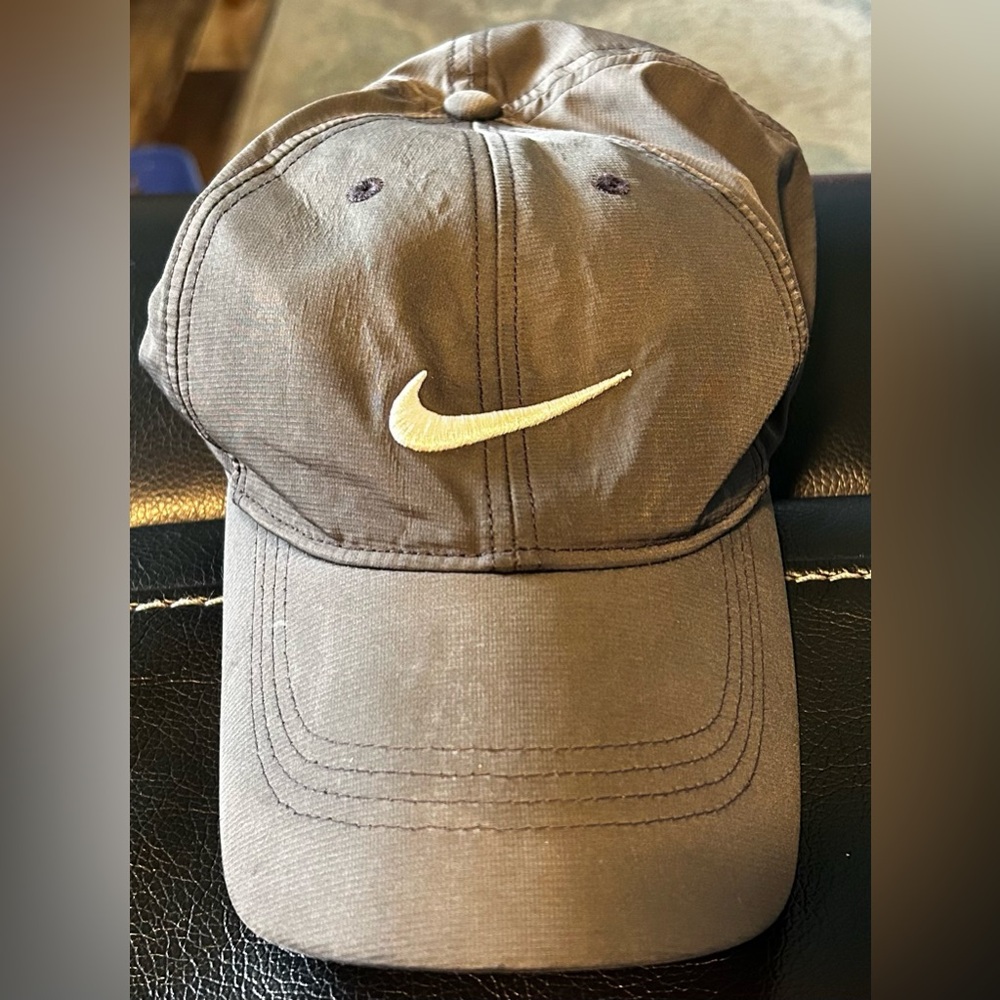 Nike Gray Baseball Cap with white Swoosh
One Size